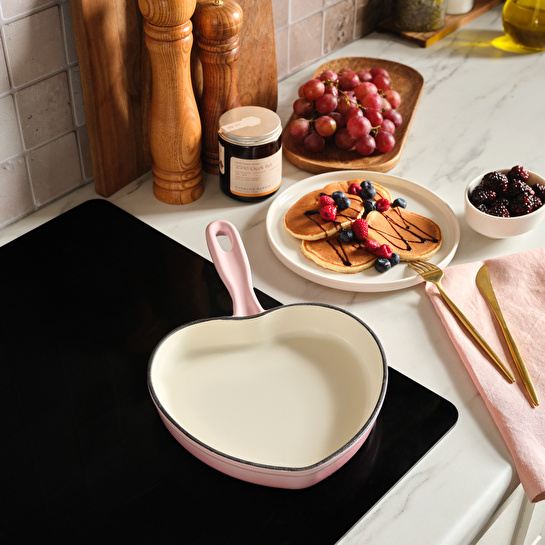 Karaca Love Emayeli Demir Döküm Tava 20 cm