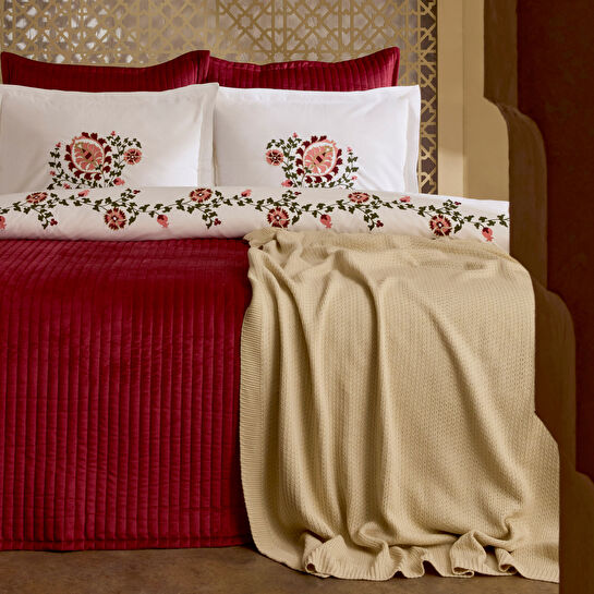 Karaca Home Lorea Çift Kişilik Nakışlı Winter Set