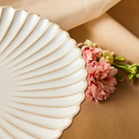 Karaca Daisy Ayaklı Kek Standı 27,5 cm