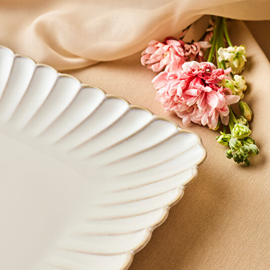 Karaca Daisy Kare Servis Tabağı 25,5 cm