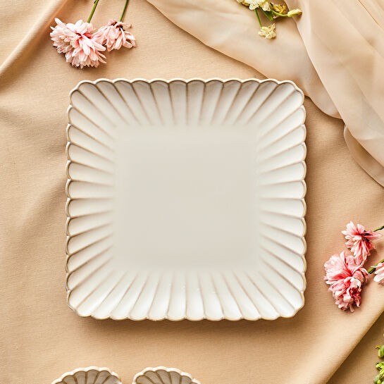 Karaca Daisy Kare Servis Tabağı 25,5 cm