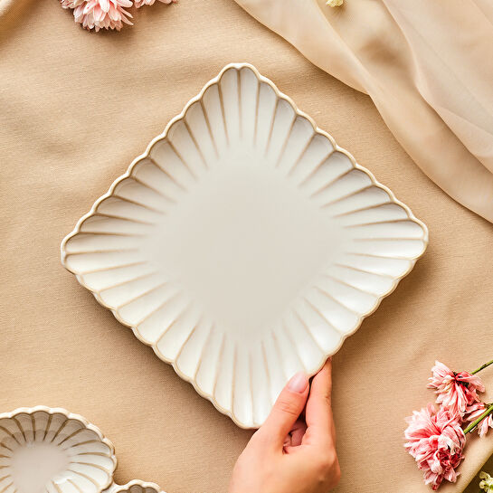 Karaca Daisy Kare Pasta Tabağı 20,5 cm