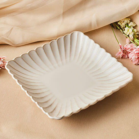 Karaca Daisy Kare Çukur Tabak 22,5 cm
