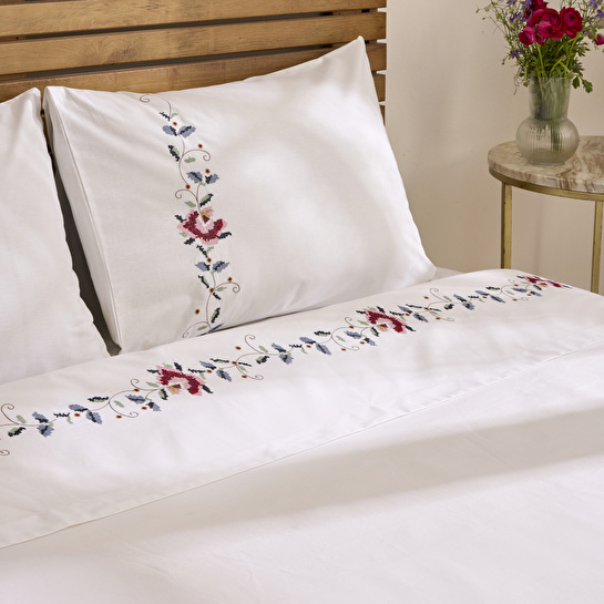 Karaca Home Miretta %100 Pamuk Kanaviçe Nakışlı Çift Kişilik Nevresim Takımı Beyaz