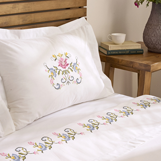 Karaca Home Ottalia %100 Pamuk Kanaviçe Nakışlı Çift Kişilik Nevresim Takımı Beyaz