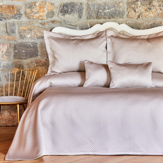 Karaca Home White Colletion Bej Çift Kişilik Yatak Örtüsü