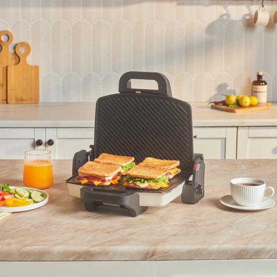 Karaca Future Essential Tost Makinesi Matte Krem 1800 W 4 Dilim Kapasiteli