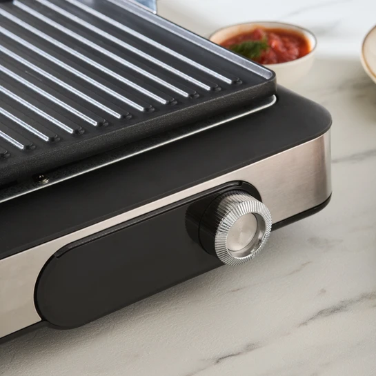 Karaca Gastro Gourmet Döküm Izgara ve Tost Makinesi Inox 6 Dilim Kapasiteli