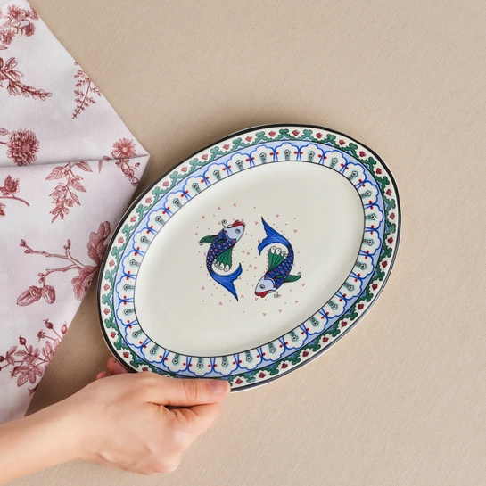 Karaca x Ömür Akkor İznik Balık Kayık Tabak 25 cm