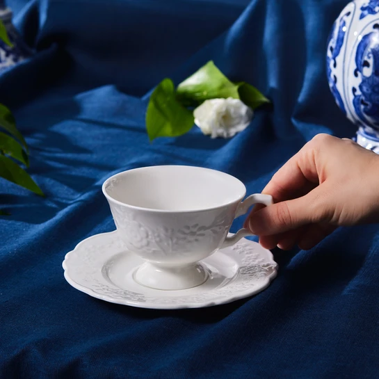 Karaca Beatrice Çay Fincanı ve Tabağı 200 ml