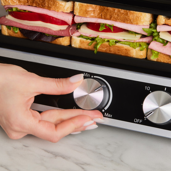 Karaca Nova Grill 6 Dilim Kapasiteli Inox Gövdeli Zaman Ayarlı Izgara ve Tost Makinesi 2000W