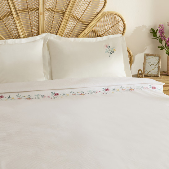 Karaca Home Liana Çiçek Nakışlı %100 Pamuk Çift Kişilik Pike Takımı Beyaz