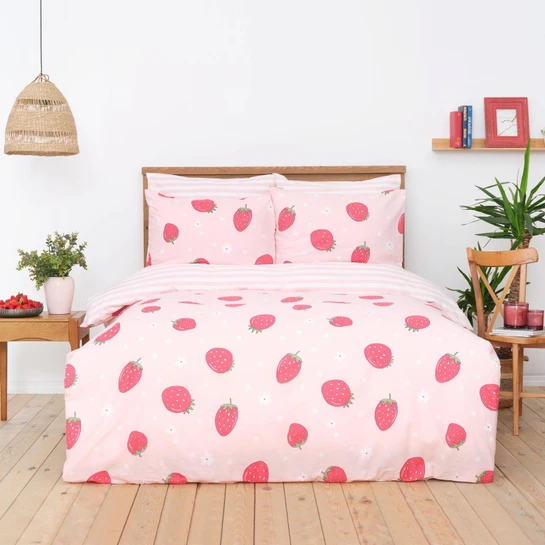 Sarah Anderson Strawberry Pembe %100 Pamuk Çift Kişilik Nevresim Yastık Seti 
