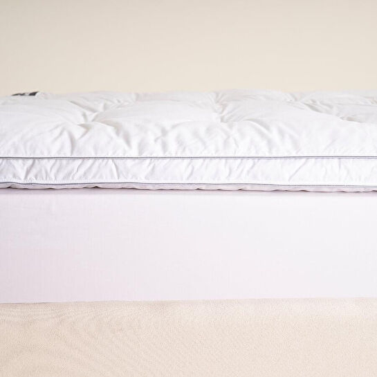 Penelope Tüy Geçirmez 2'ye Ayrılabilen %100 Kaz Tüyü Topper 160x200 Cm - Piume Punto Comfort