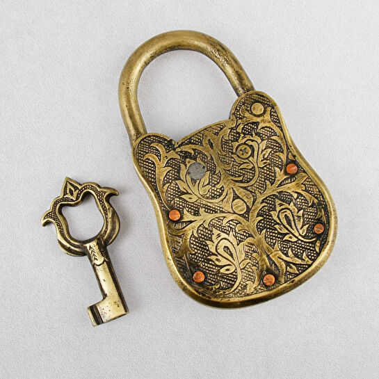 Coho Objet Coho Brazen İşlemeli Dekoratif Pirinç Kilit & Anahtar