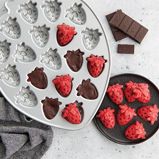 Nordicware Mini Çilekler Kek Kalıbı Platin