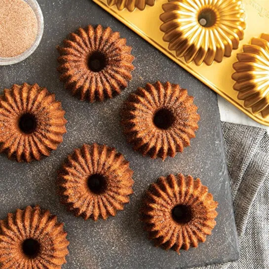 Nordicware 6´lı Mini Brilliance Kek Kalıbı Altın