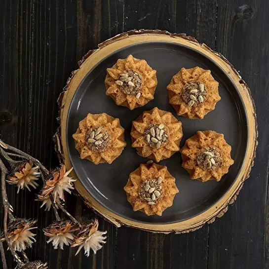 Nordicware 6 Lı Mini Ayçiçek Kek Kalıbı