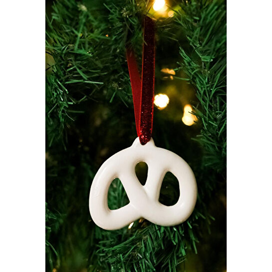 Beige & Stone Yılbaşı Ağaç Süsü Beyaz Seramik Pretzel Simit Çam Ağacı Süsü