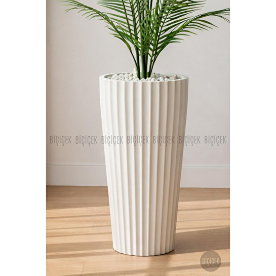 Biçiçek 180 Cm Areka Ağaci 24 Yaprakli Li̇lyum Saksida Beyazlilyum