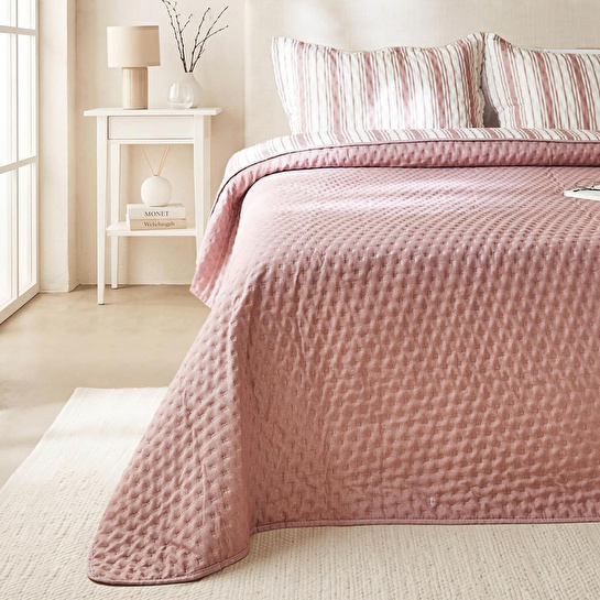 Ocean Home Textile Pamuklu Kapitoneli Bordo Renk Çizgi Desen Çift Kişilik Yatak Örtüsü Seti 1 Adet 250 X 230 / 2 Adet 50 X 70 Cm