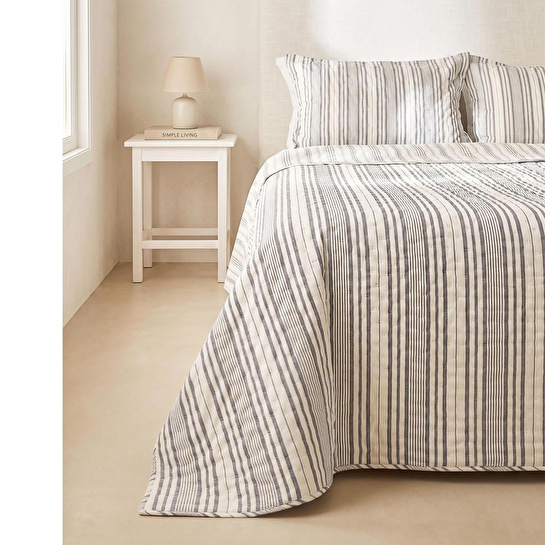 Ocean Home Textile Pamuklu Kapitoneli Antrasit Renk Çizgi Desen Çift Kişilik Yatak Örtüsü Seti 1 Adet 250 X 230 / 2 Adet 50 X 70 C