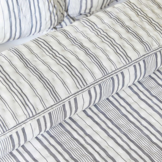 Ocean Home Textile Pamuklu Kapitoneli Antrasit Renk Çizgi Desen Çift Kişilik Yatak Örtüsü Seti 1 Adet 250 X 230 / 2 Adet 50 X 70 C