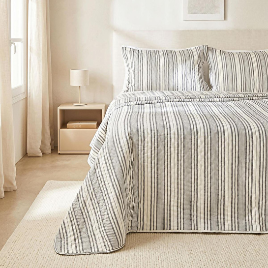 Ocean Home Textile Pamuklu Kapitoneli Antrasit Renk Çizgi Desen Çift Kişilik Yatak Örtüsü Seti 1 Adet 250 X 230 / 2 Adet 50 X 70 C