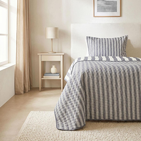 Ocean Home Textile Pamuklu Kapitoneli Antrasit Renk Çizgi Desen Tek Kişilik Yatak Örtüsü Seti 1 Adet 180 X 230 / 1 Adet 50 X 70 Cm