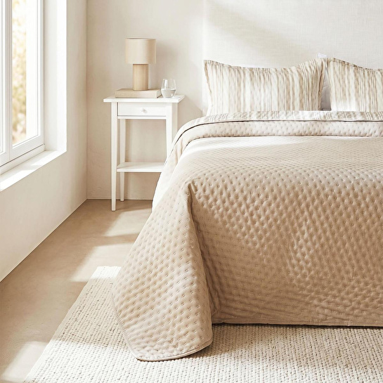 Ocean Home Textile Pamuklu Kapitoneli Bej Renk Çizgi Desen Çift Kişilik Yatak Örtüsü Seti 1 Adet 250 X 230 / 2 Adet 50 X 70 Cm