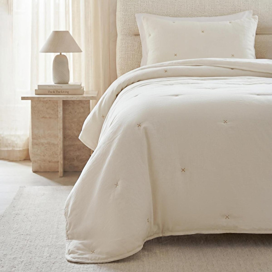 Ocean Home Textile Nakışlı Ekru Çift Kişilik Yatak Örtüsü Seti 1 Adet 250 X 230 / 2 Adet 50 X 70 Cm
