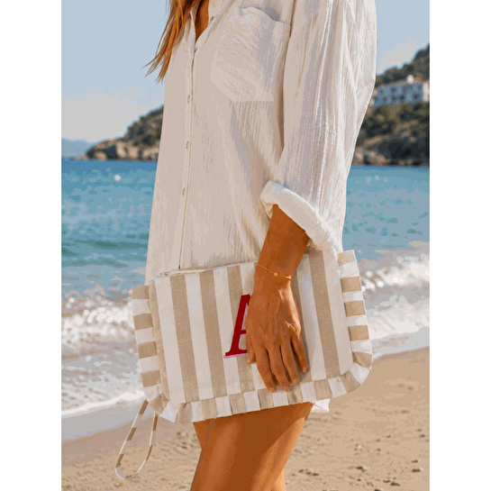 Beige & Stone Kişiye Özel Harf Detaylı Kahverengi Çizgili 17x29 Cm Volanlı Clutch & Portföy Çanta Kadın El Çantası