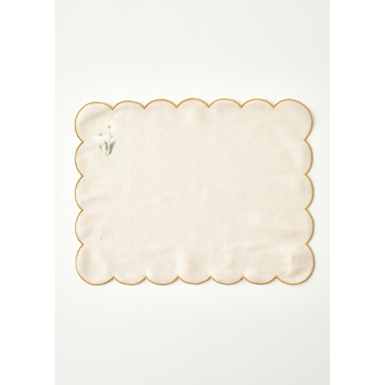Bella Maison Daisy Baskılı Scallop Kenar Amerikan Servis Bej (35x45 Cm) Bej