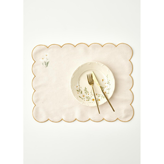 Bella Maison Daisy Baskılı Scallop Kenar Amerikan Servis Bej (35x45 Cm) Bej