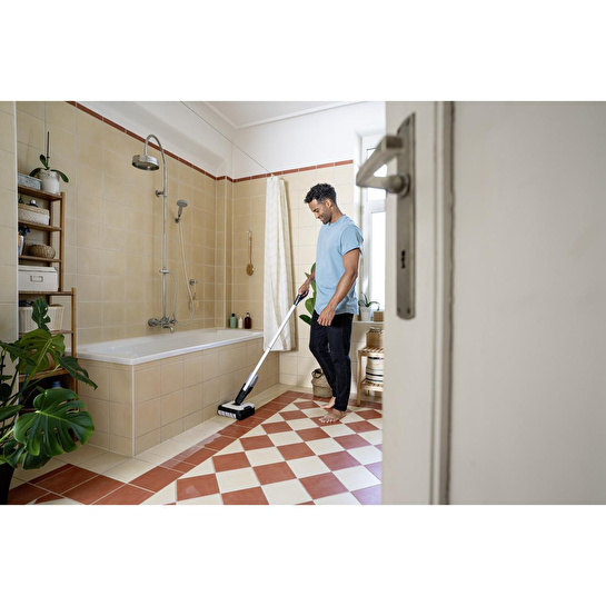 Karcher FC 2-4 Bataryalı Zemin Temizleme Makinesi