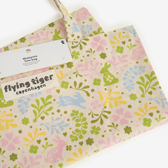 Flying Tiger Copenhagen Çiçekli Tavşan Desenli Bez Çanta