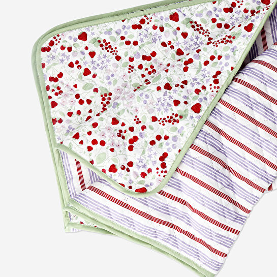 Flying Tiger Copenhagen Çilek Desenli Kapitone Piknik Örtüsü