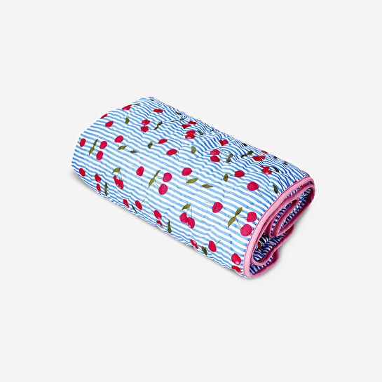 Flying Tiger Copenhagen Kiraz Desenli Kapitone Örtü