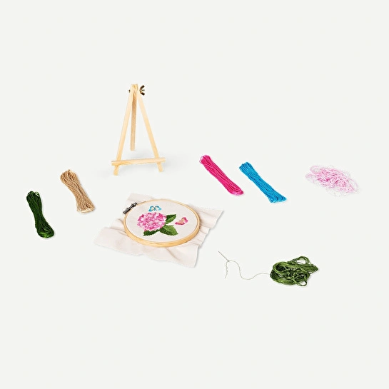 Flying Tiger Copenhagen Kendin Yap Çiçekli Kanaviçe