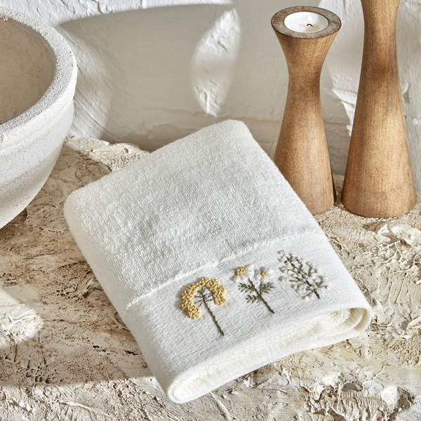 Karaca Home Comfort Touch Nakışlı %100 Pamuk Havlu Beyaz görseli 1