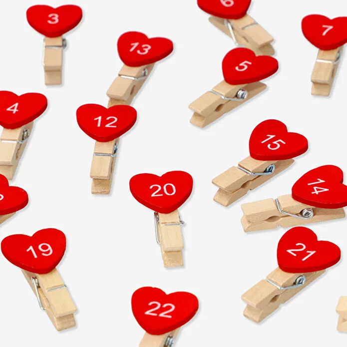 Flying Tiger Copenhagen 24'lü Kırmızı Kalpli Ahşap Mini Mandal Seti