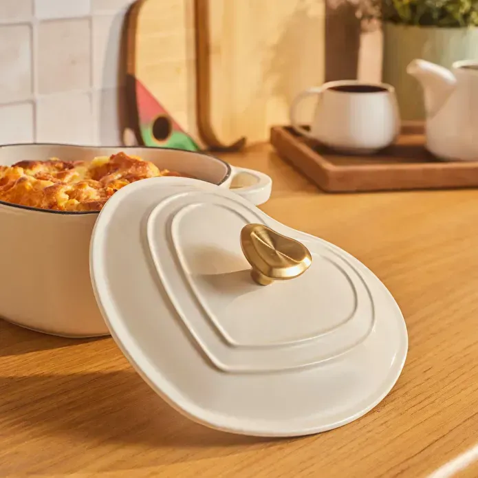 Karaca Love Demir Döküm Tencere Beyaz