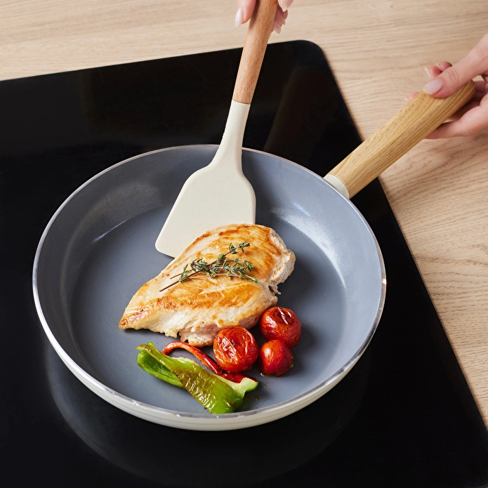 Karaca x Refika Swiss Crystal Creamy Wood Tava Sahan Set