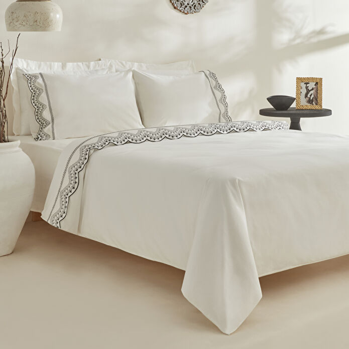 Karaca Home Orvin Çift Kişilik Nakışlı Nevresim Takımı Beyaz