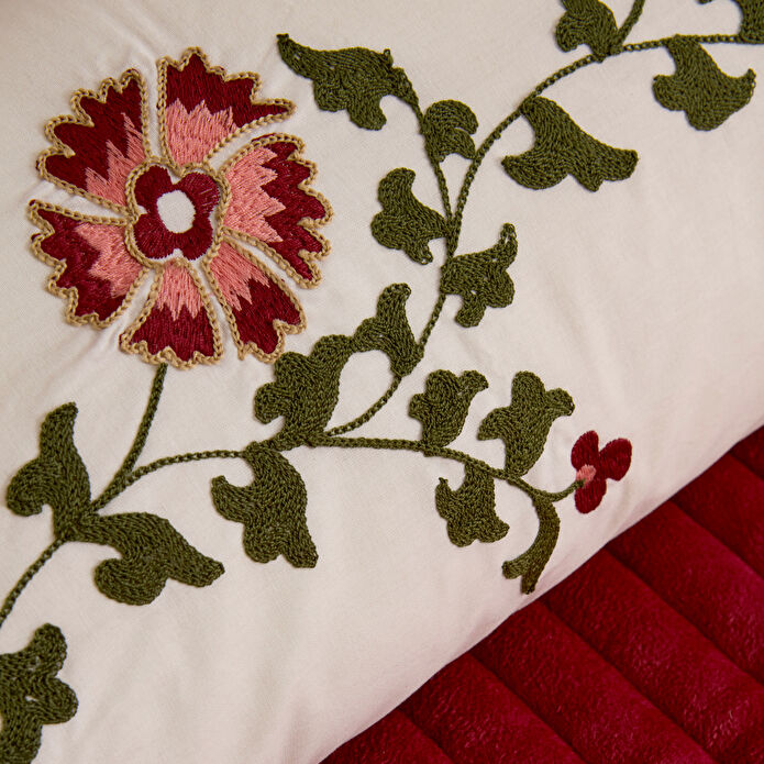 Karaca Home Lorea Çift Kişilik Nakışlı Winter Set