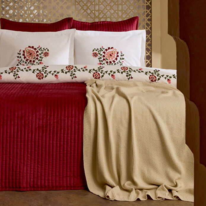 Karaca Home Lorea Çift Kişilik Nakışlı Winter Set