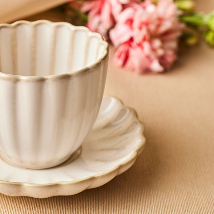 Karaca Daisy Kahve Fincanı ve Tabağı 90 ml