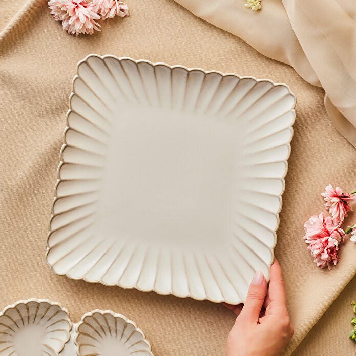 Karaca Daisy Kare Servis Tabağı 25,5 cm