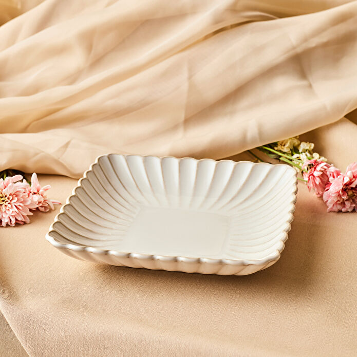 Karaca Daisy Kare Çukur Tabak 22,5 cm