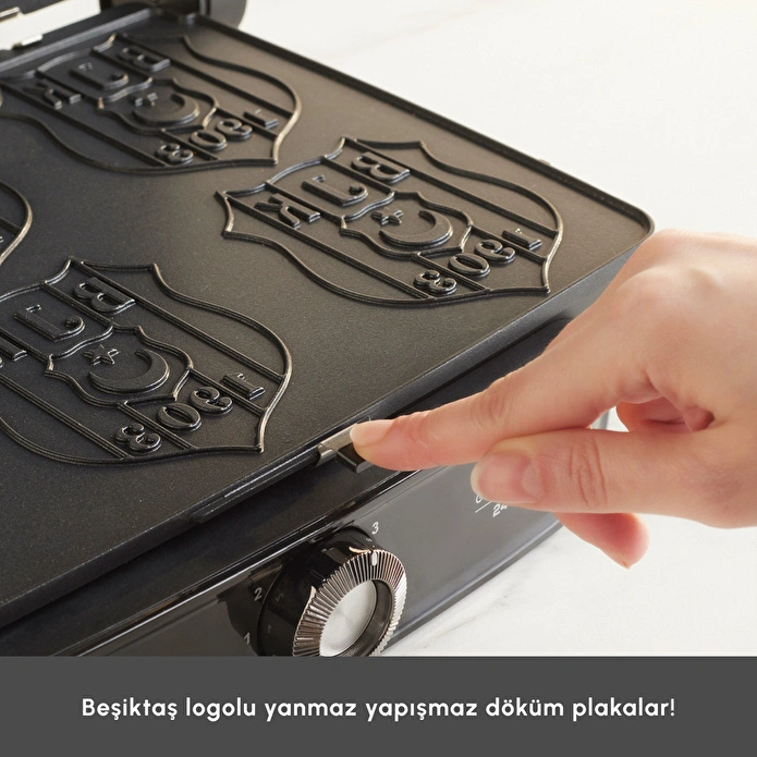 Karaca x Beşiktaş Lisanslı Taraftar Logo Plakalı Tost Makinesi